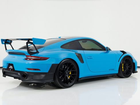 Used 2018 Porsche 911 GT2 RS RWD image 3