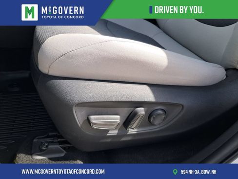 Used 2022 Toyota RAV4 XLE w/ Convenience Package AWD/4WD image 18
