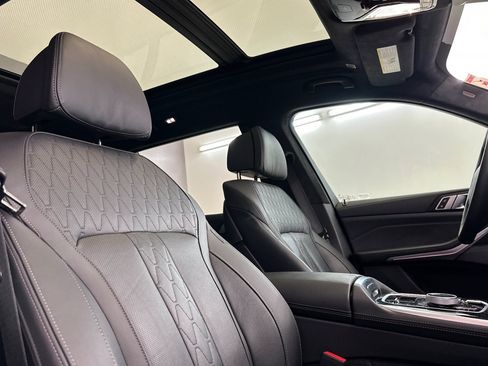Certified 2025 BMW X7 M60i AWD/4WD image 32