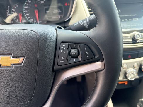 Used 2017 Chevrolet Trax LT w/ LT Convenience Package AWD/4WD image 21