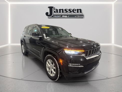 Used 2023 Jeep Grand Cherokee Limited image 7