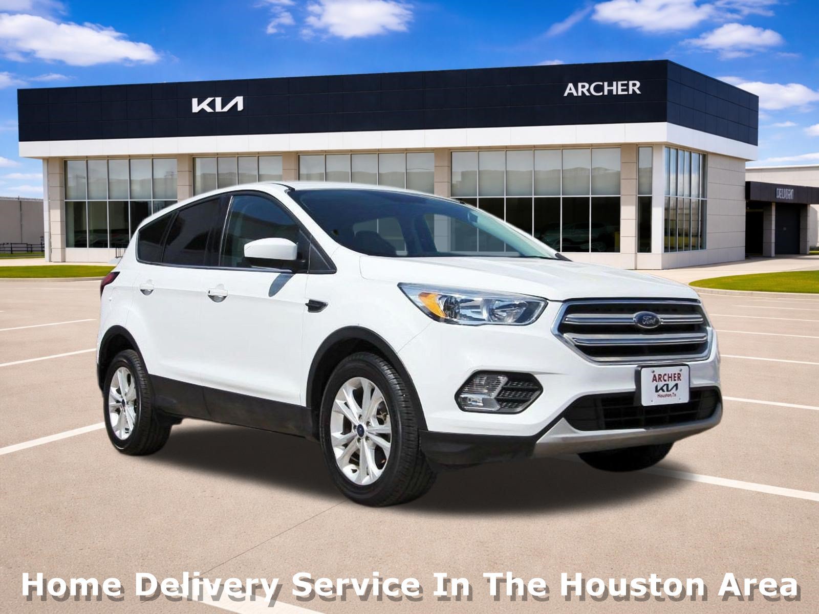 Used 2019 Ford Escape SE FWD image 1