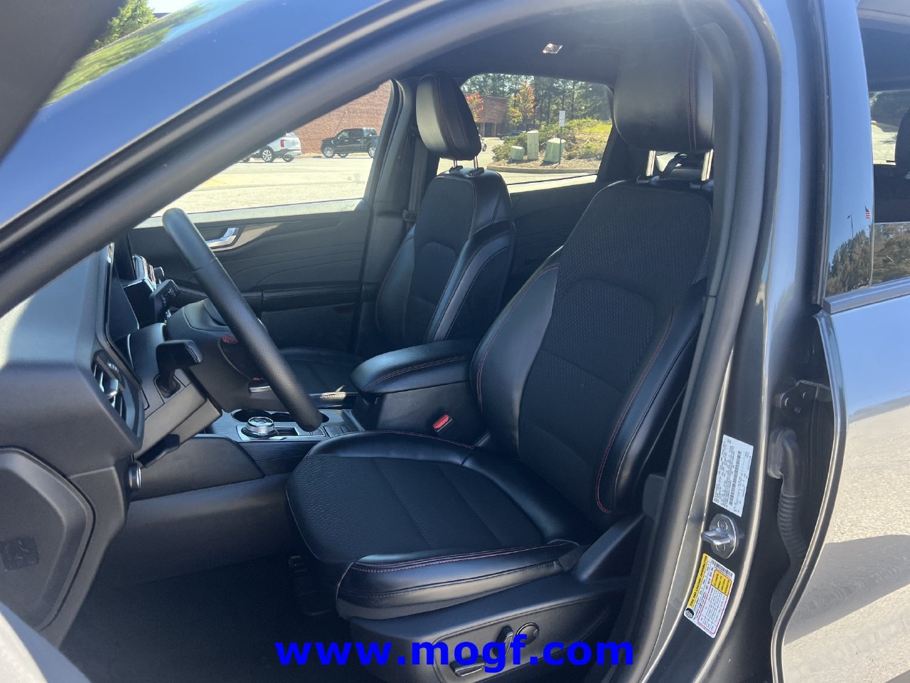 Used 2025 Ford Escape ST-Line FWD image 18