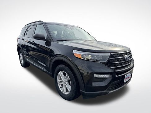 Certified 2022 Ford Explorer XLT w/ Equipment Group 202A image 4