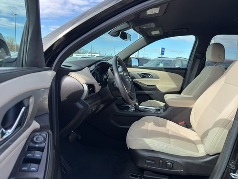 Used 2023 Chevrolet Traverse LT AWD/4WD image 12