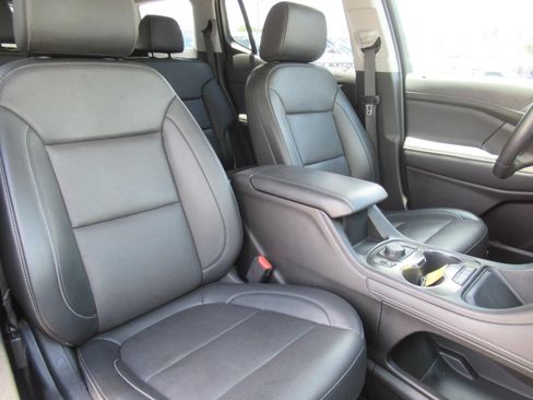 Used 2023 GMC Acadia SLT FWD image 9