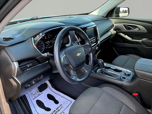 Used 2018 Chevrolet Traverse LT FWD image 17