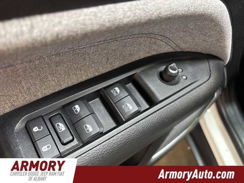 Used 2023 Jeep Compass Latitude image 8