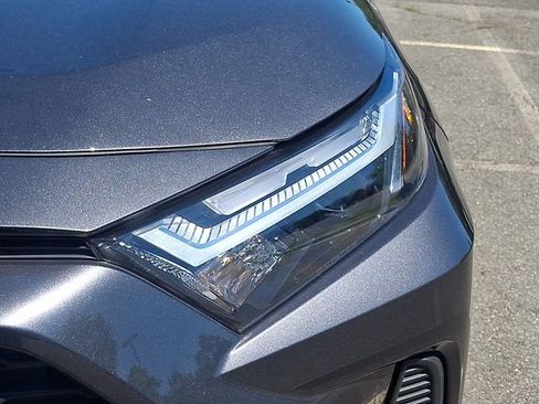 Used 2025 Toyota RAV4 XLE AWD/4WD image 9