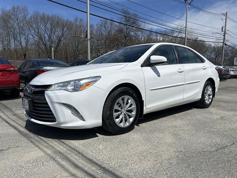 Used 2016 Toyota Camry LE FWD image 1