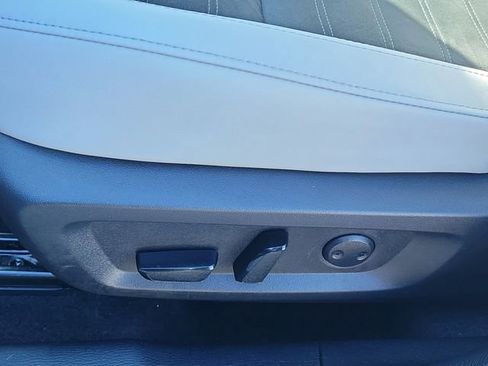 Used 2025 Mitsubishi Outlander SE image 21