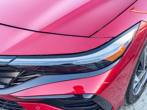 Used 2024 Hyundai Elantra Limited image 9