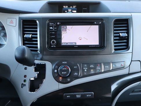 Used 2014 Toyota Sienna LE image 34