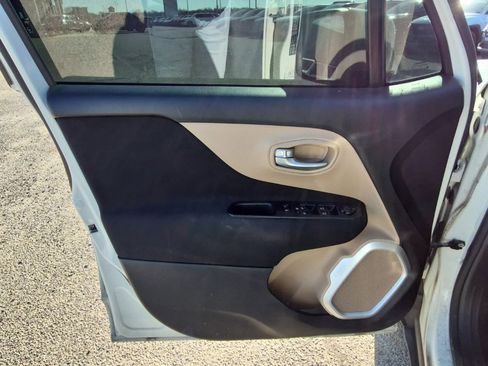 Used 2015 Jeep Renegade Latitude w/ Popular Equipment Group image 10