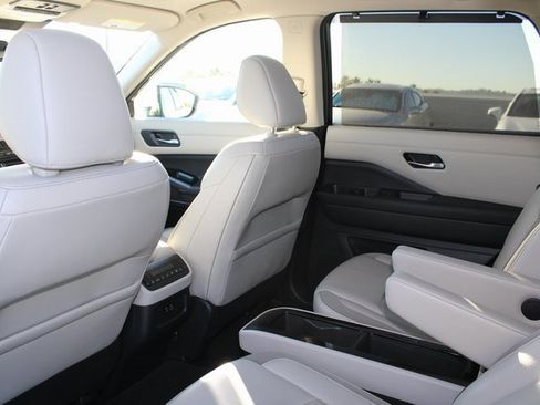 Used 2022 Nissan Pathfinder SL w/ SL Premium Package image 10