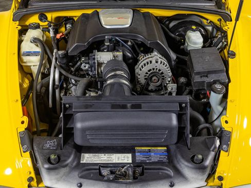 Used 2004 Chevrolet SSR w/ Preferred Equipment Group RWD image 40