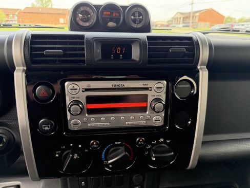 Used 2013 Toyota FJ Cruiser 4WD w/ Convenience Pkg image 34