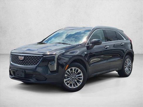 Used 2025 Cadillac XT4 Premium Luxury FWD image 6