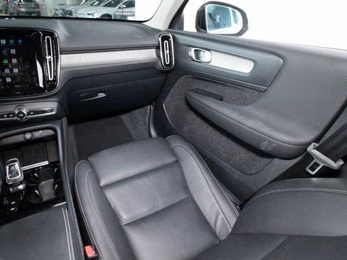 Certified 2025 Volvo XC40 B5 Plus image 7