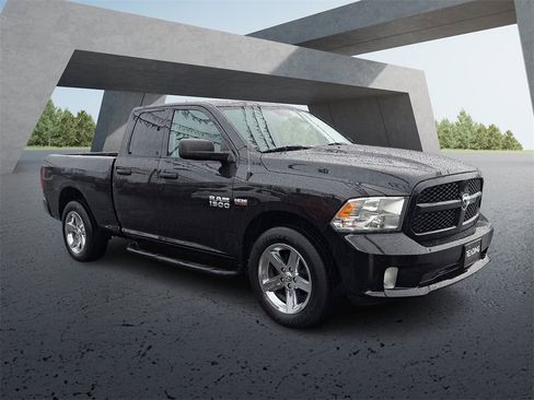 Used 2017 RAM 1500 Express image 3