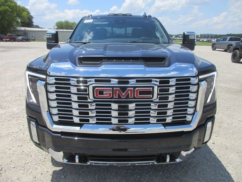 New 2026 GMC Sierra 2500 Denali w/ Denali Reserve Package AWD/4WD image 11