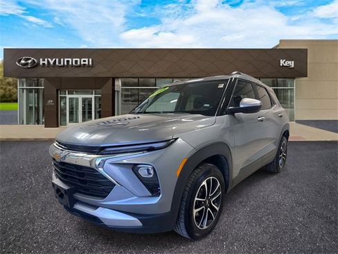 Used 2025 Chevrolet TrailBlazer LT image 1