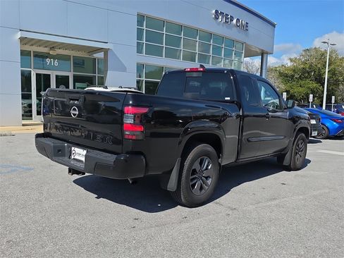 Used 2025 Nissan Frontier SV w/ SV Convenience Package image 8