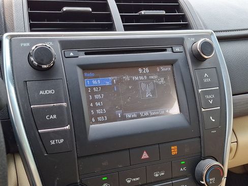 Used 2016 Toyota Camry LE FWD image 17