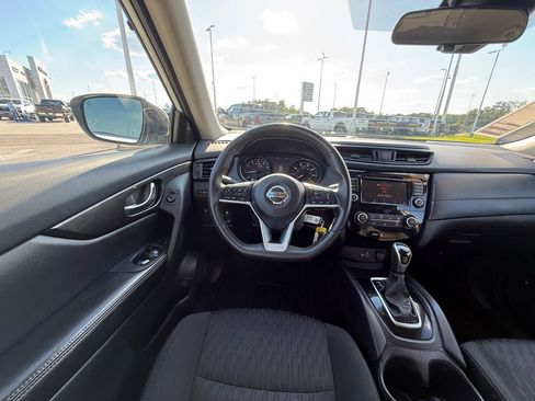 Used 2019 Nissan Rogue S w/ Special Edition Package FWD image 9