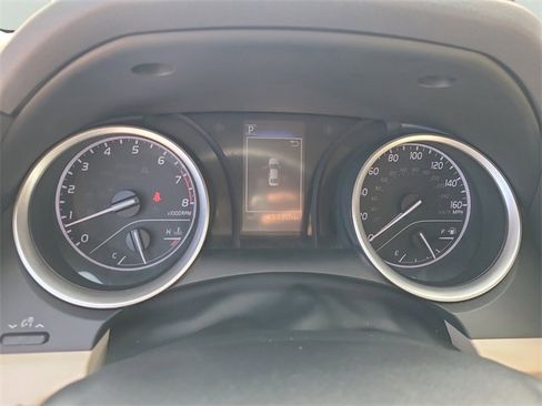 Used 2022 Toyota Camry LE image 25