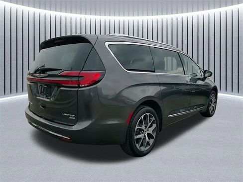 Used 2021 Chrysler Pacifica Limited w/ Premium & Safety Sphere Group image 6