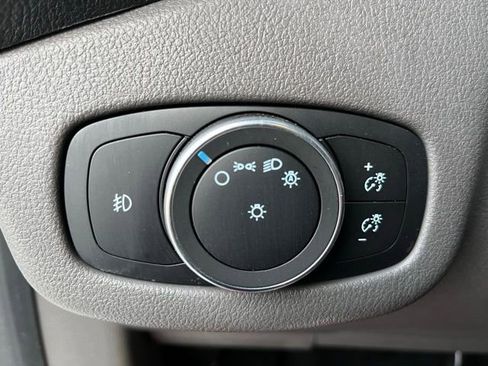 Used 2022 Ford Transit Connect XLT image 17