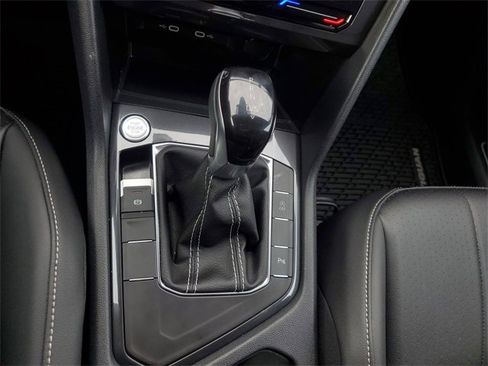 Certified 2024 Volkswagen Tiguan SE R-Line image 23