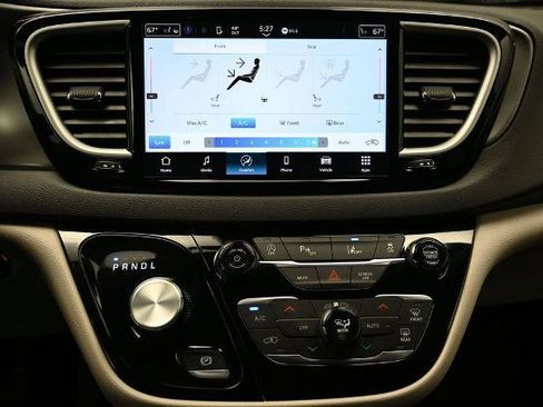 Used 2024 Chrysler Pacifica Touring-L FWD image 30