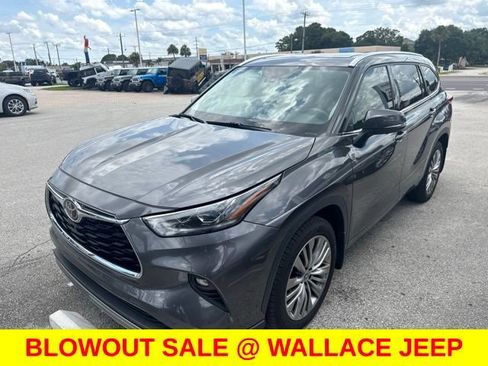 Used 2022 Toyota Highlander Platinum FWD image 1