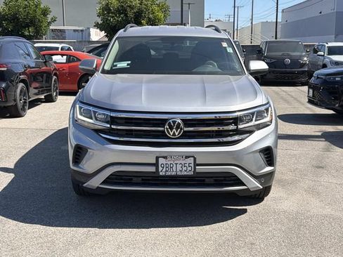 Used 2022 Volkswagen Atlas SE w/ Black Wheel Package FWD image 2