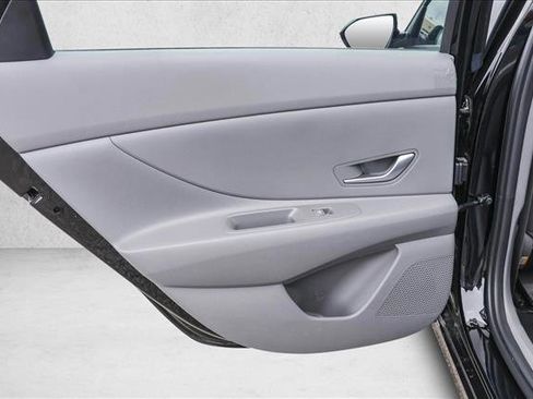 Certified 2025 Hyundai Elantra SE image 22