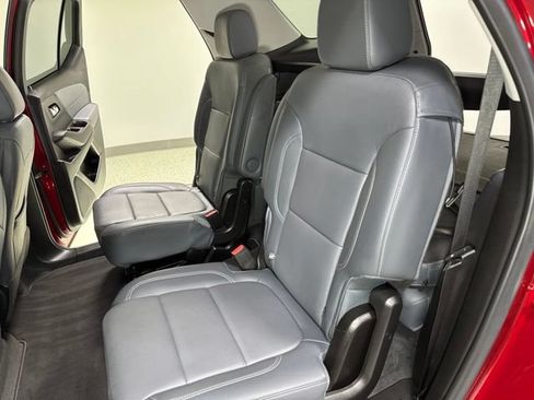 Used 2019 Chevrolet Traverse LT w/ LT Premium Package FWD image 2