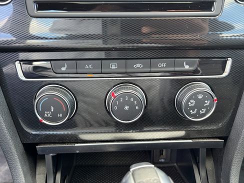 Used 2017 Volkswagen GTI SE image 18