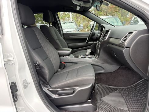 Used 2018 Jeep Grand Cherokee Laredo AWD/4WD image 35