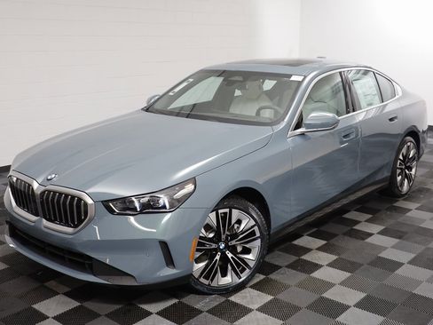 New 2026 BMW 530i xDrive 530i xDrive w/ Premium Package image 2