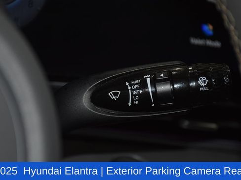 Used 2025 Hyundai Elantra SEL FWD image 12