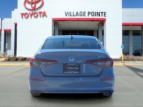Used 2023 Honda Civic Sport image 4