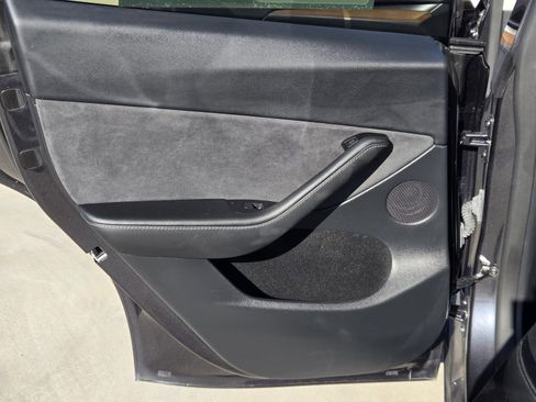 Used 2024 Tesla Model Y 2WD image 23