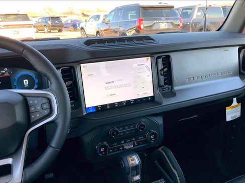 New 2025 Ford Bronco Badlands image 6