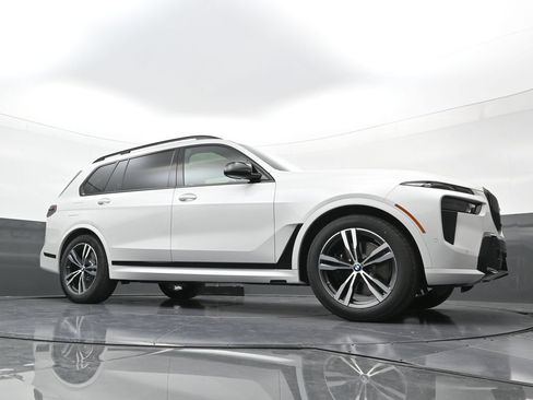 New 2027 BMW X7 M60i AWD/4WD image 22