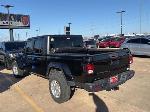 Used 2022 Jeep Gladiator Sport image 9