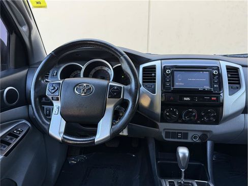 Used 2014 Toyota Tacoma PreRunner w/ SR5 Package RWD image 16