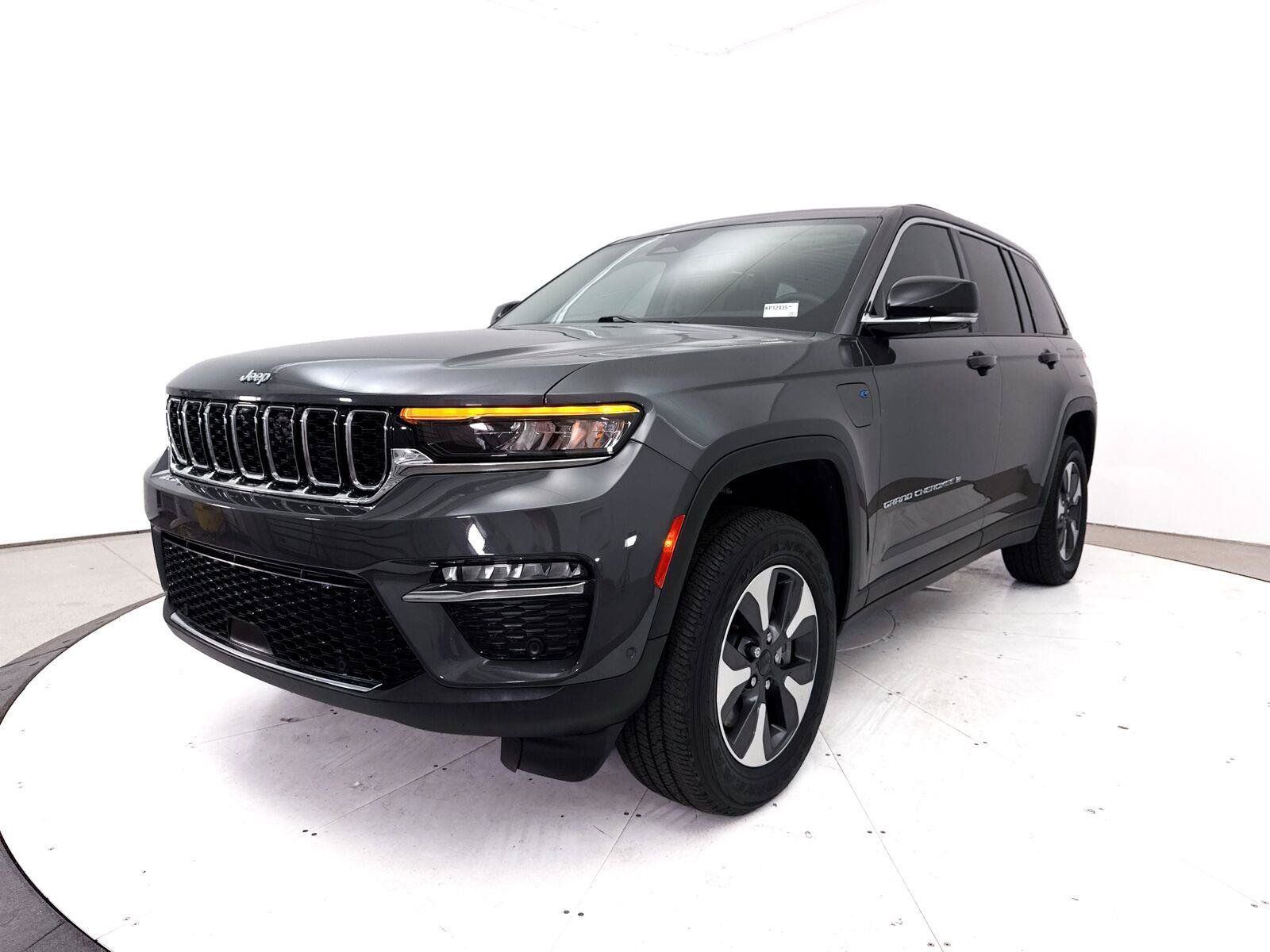 Used 2022 Jeep Grand Cherokee Limited 4xe w/ Luxury Tech Group II AWD/4WD image 16