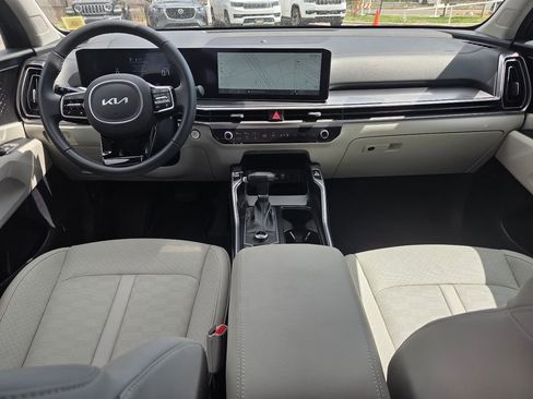 Used 2025 Kia Sorento S AWD/4WD image 12
